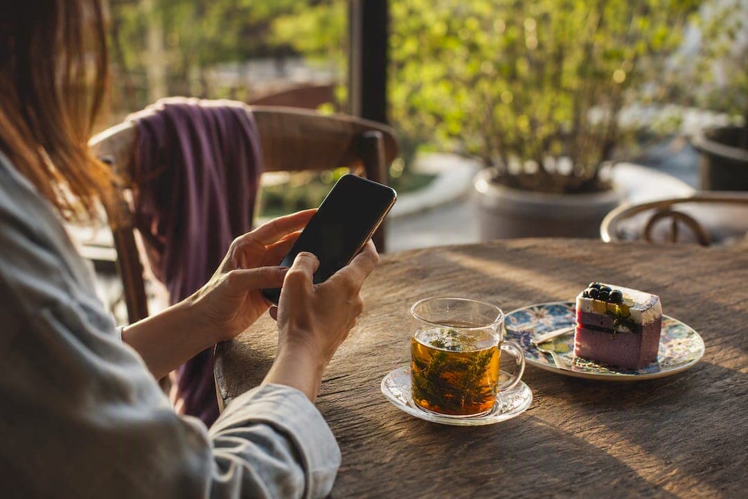 Sarcastic Texts That Actually Land: Examples and Tips