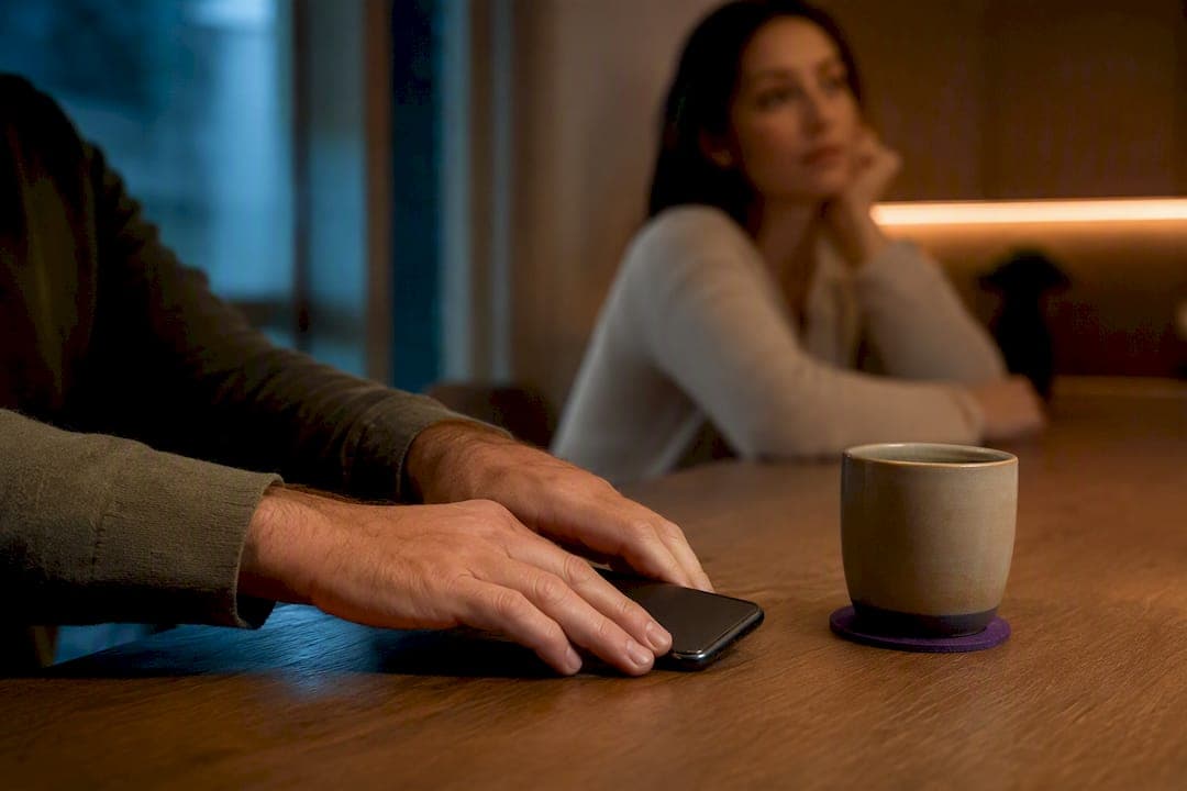 5 Questions to Tell If Texting Is Emotional Cheating, Examples and AI