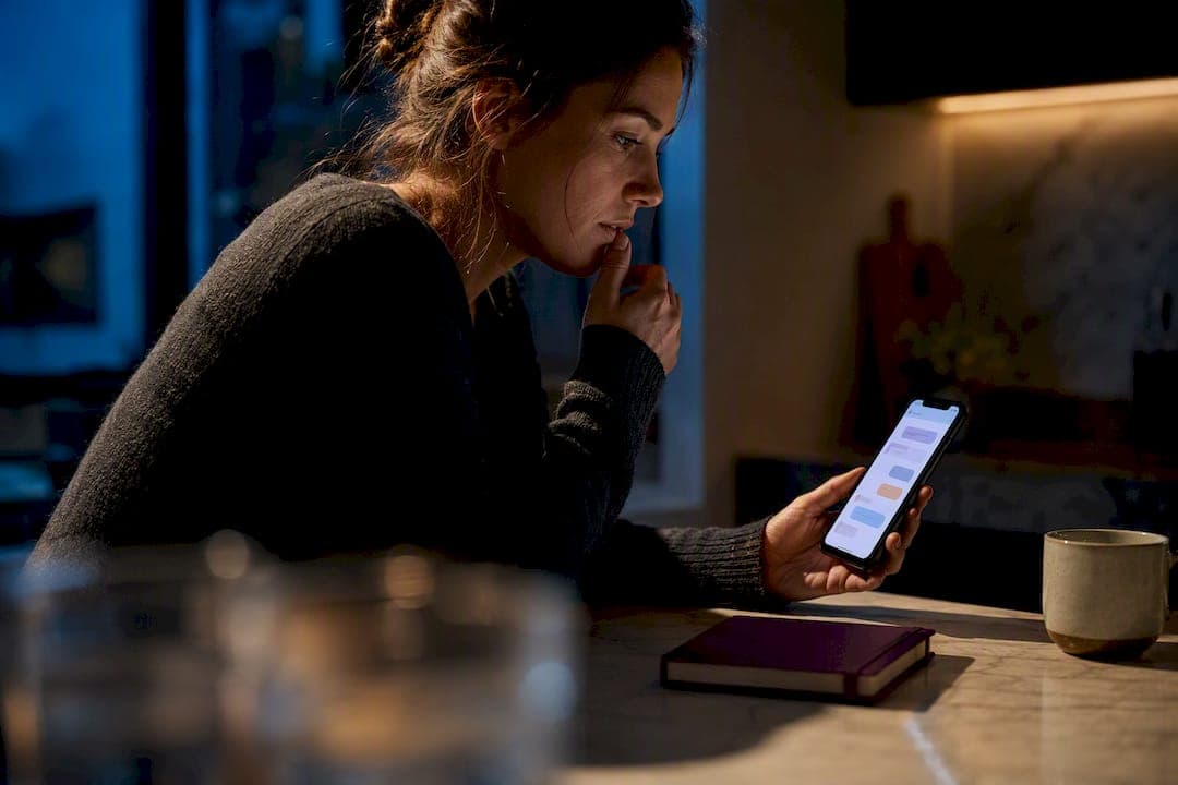 3 Tests to Decode Hot and Cold Texting, 7 Replies, and AI Tone Help